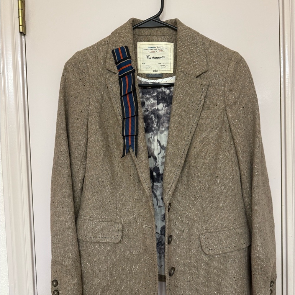 Cartonnier Tweed Blazer in Beige with Navy Stripe Bow